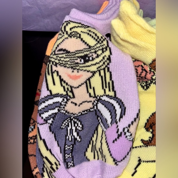 Disney Makeup Eraser Set  w/ 3 lip glosses and set of 5 socks - Picture 8 of 14